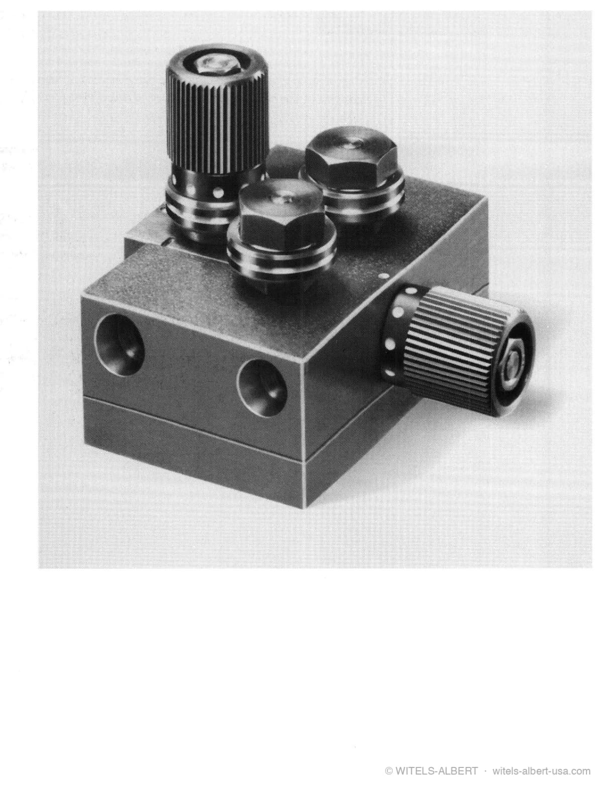 Product photograph of a compact helix straightener block fitted with knurled adjustment knobs and hexagonal locking nuts.