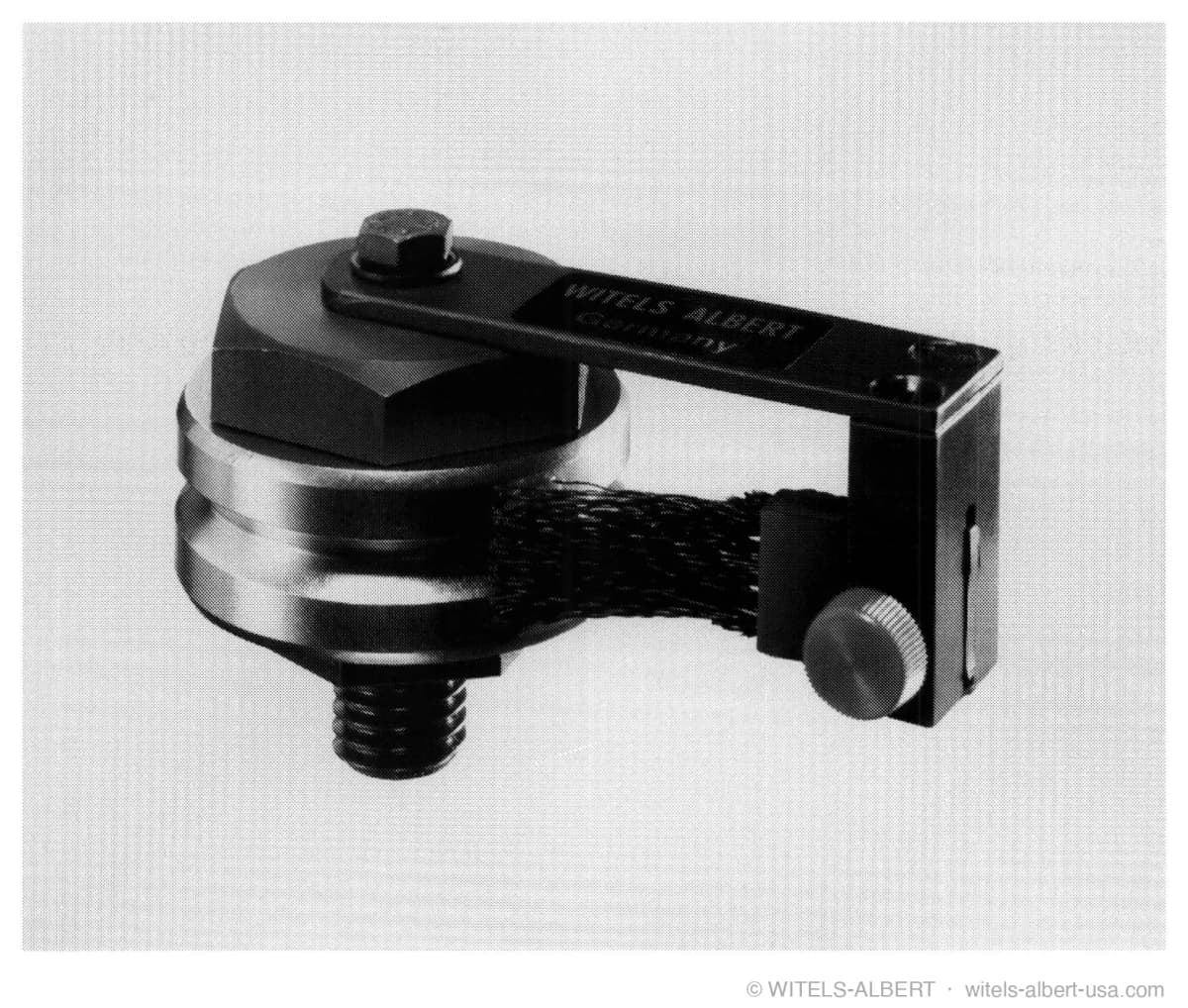 Photograph of a WITELS ALBERT Germany straightening roll with a stationary cleaning brush mounted on a cross arm wiping against its groove.