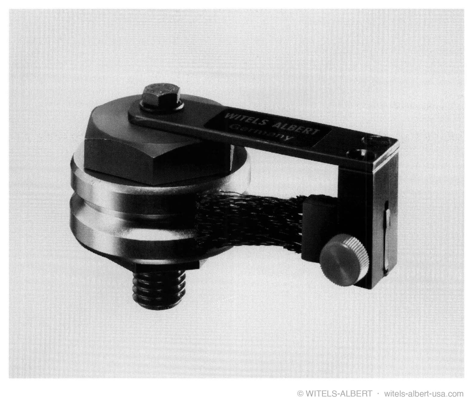 Photograph of a WITELS ALBERT Germany straightening roll with a stationary cleaning brush mounted on a cross arm wiping against its groove.